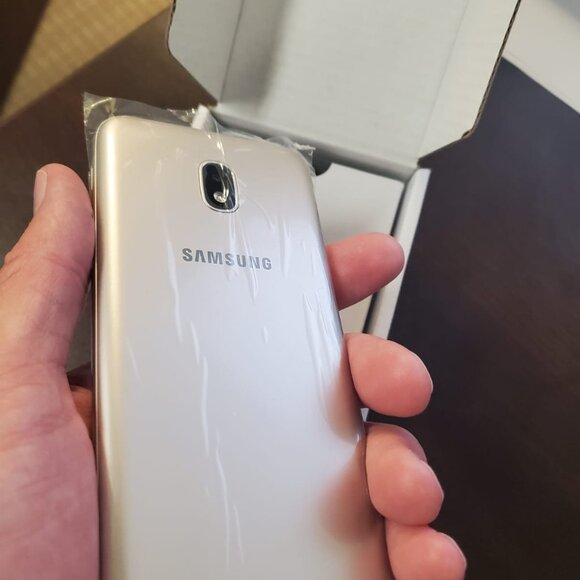 Samsung Galaxy J3 16GB Unlocked. In good condition !!! - Picture 4 of 5